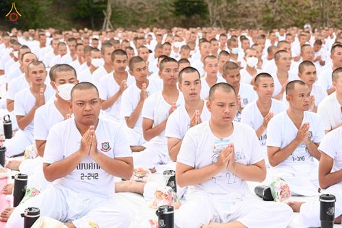 ภาพ No.340958:วันที่ 26 กรกฎาคม พ.ศ. 2569 โครงการพัฒนาคุณธรรม จริยธรรม สำหรับนักเรียนนายสิบตำรวจ (นสต.) รุ่นที่ 17 ศูนย์ฝึกอบรมตำรวจภูธรภาค 1 ได้จัดกิจกรรม ตักบาตรเพื่อน้อมอุทิศถวายเพื่อเป็นพระราชกุศลฯ  และปฏิบัติธรรม ติวธรรมมะ ณ ศูนย์ปฏิบัติธรรมเวิล์ดพีช วัลเล่ย์ (Wo