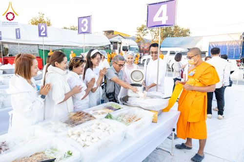 ภาพ No.289946:วันที่ 8 มกราคม พ.ศ. 2569 พิธีถวายภัตตาหารเป็นสังฆทาน แด่พระธรรมยาตรา ณ อนุสรณ์สถานคลองบางนางแท่น อ.สามพราน จ.นครปฐม ในโครงการธรรมยาตรา กตัญญูบูชา มหาปูชนียาจารย์ พระมงคลเทพมุนี(สด จนฺทสโร) พระผู้ปราบมาร อนุสรณ์สถาน 7 แห่ง ปีที่ 14