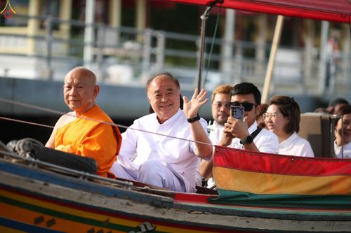 ภาพ No.296792:วันที่ 17 มกราคม พ.ศ. 2569 พิธีจุดประทีปถวายเป็นพุทธบูชา และบูชาธรรมมหาปูชนียาจารย์  ณ วัดโบสถ์บน ต.บางคูเวียง จ.นนทบุรี อนุสรณ์สถานลำดับที่ 4 สถานที่เกิดด้วยกายธรรม ในโครงการธรรมยาตรา กตัญญูบูชา มหาปูชนียาจารย์ พระมงคลเทพมุนี(สด จนฺทสโร) พระผู้ปราบมาร อ