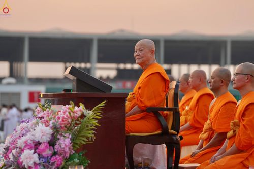 ภาพ No.307756:วันที่ 31 มกราคม พ.ศ. 2569 พิธีจุดประทีปธรรมถวายเป็นพุทธบูชา  และบูชาธรรมมหาปูชนียาจารย์ (ภาพชุดที่ 2) ณ วัดพระธรรมกาย ปทุมธานี ในโครงการธรรมยาตรา กตัญญูบูชา มหาปูชนียาจารย์ พระมงคลเทพมุนี(สด จนฺทสโร) พระผู้ปราบมาร อนุสรณ์สถาน 7 แห่ง ปีที่ 14