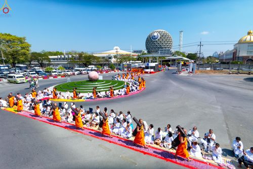 ภาพ No.304665:วันที่ 25 มกราคม พ.ศ. 2569 พิธีต้อนรับพระธรรมยาตรา (ภาพชุดที่ 2) รร.สามัคคีราษฏร์บำรุง-วัดพระธรรมกาย ในโครงการธรรมยาตรา กตัญญูบูชา มหาปูชนียาจารย์ พระมงคลเทพมุนี(สด จนฺทสโร) พระผู้ปราบมาร อนุสรณ์สถาน 7 แห่ง ปีที่ 14