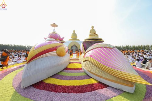 ภาพ No.299671:วันที่ 18 มกราคม พ.ศ. 2569 พิธีต้อนรับพระธรรมยาตรา (ภาพชุดที่ 2) ณ อนุสรณ์สถานลำดับที่ 5  สถานที่เผยแผ่วิชชาธรรมกายครั้งแรก อนุสรณ์สถานบางปลา วัดบางปลา อำเภอบางเลน จังหวัดนครปฐม ในโครงการธรรมยาตรา กตัญญูบูชา มหาปูชนียาจารย์ พระมงคลเทพมุนี(สด จนฺทสโร) พระ