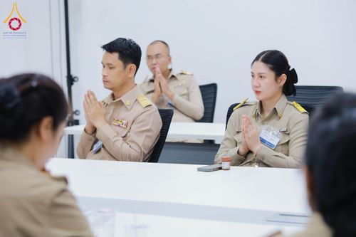 ภาพ No.311592:วันจันทร์ที่ 23 กุมภาพันธ์ พ.ศ. 2569 เปิดโลกทัศน์ผู้บริหารสถานศึกษายุคใหม่ เรียนรู้ต้นแบบการพัฒนาคนผ่านพลัง “บวร–V-Star” ผู้เข้ารับการพัฒนาตามโครงการ สพฐ. ศึกษาดูงานวัดพระธรรมกาย เสริมภาวะผู้นำคุณธรรมสู่การบริหารโรงเรียนอย่างยั่งยืน ณ อาคาร 100 ปี คุณยาย