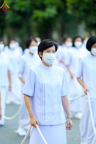 ภาพ No.89094:พิธีอัญเชิญรูปหล่อทองคำ  คุณยายอาจารย์มหารัตนอุบาสิกาจันทร์ ขนนกยูง เพื่อประดิษฐาน ณ มหาวิหารคุณยายอาจารย์ฯ เนื่องในวันครูผู้ค้นพบวิชชาธรรมกาย วันศุกร์ที่ 29 กันยายน พ.ศ. 2566