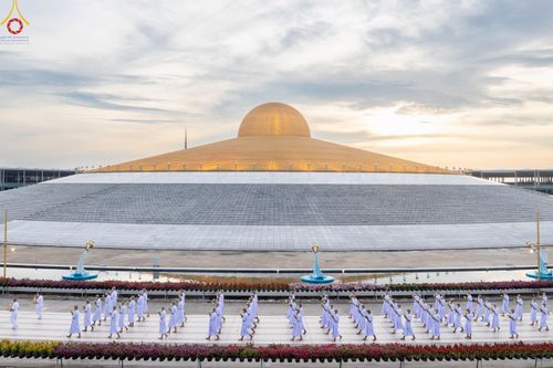 ภาพ No.84072:พิธีเวียนประทักษิณ พิธีวันทาเจดีย์ พิธีขอขมา และมอบผ้าไตร  ในโครงการบรรพชาอุปสมบทหมู่ธรรมทายาทรุ่นเข้าพรรษา และโครงการบรรพชาสามเณรโรงเรียนนานาชาติ รุ่นที่12 ในวันเสาร์ที่ 22 กรกฎาคม พ.ศ. 2566