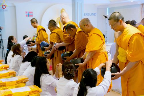 ภาพ No.85563:พิธีทอดผ้าป่าฉลองวัดพระธรรมกายเอกเกอร์ซุน  ในโอกาสสถาปนาครบรอบ 7 ปี  วันอาทิตย์ที่ 30 กรกฎาคม พ.ศ.2566 ณ วัดพระธรรมกายเอกเกอร์ซุน ประเทศนอร์เวย์