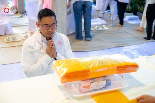 ภาพ No.288311:วันที่ 5 มกราคม พ.ศ. 2569 พิธีถวายภัตตาหารเป็นสังฆทาน แด่พระธรรมยาตรา ในโครงการธรรมยาตรา กตัญญูบูชา มหาปูชนียาจารย์ พระมงคลเทพมุนี(สด จนฺทสโร) พระผู้ปราบมาร อนุสรณ์สถาน 7 แห่ง ปีที่ 14 ณ อนุสรณ์สถานมหาวิหารพระมงคลเทพมุนี (โลตัสแลนด์) อ.สองพี่น้อง จ.สุพรร