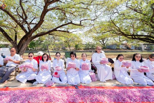 ภาพ No.304027:วันที่ 25 มกราคม พ.ศ. 2569 พิธีต้อนรับพระธรรมยาตรา  รร.สามัคคีราษฏร์บำรุง-วัดพระธรรมกาย ในโครงการธรรมยาตรา กตัญญูบูชา มหาปูชนียาจารย์ พระมงคลเทพมุนี(สด จนฺทสโร) พระผู้ปราบมาร อนุสรณ์สถาน 7 แห่ง ปีที่ 14