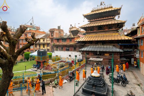 ภาพ No.317247:วันอังคารที่ 31 มีนาคม พ.ศ.2569 จาริกบิณฑบาตแห่งศรัทธา จากวัดอเชศวรสู่สี่แยกปาตันและวัดศรี ประเทศเนปาล