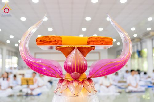 ภาพ No.278439:วันพุธที่ 10 ธันวาคม พ.ศ.2568  พิธีทอดผ้าป่าเพื่อสนับสนุนโครงการตักบาตรพระ 10,000 รูป เมืองกาญจนบุรี ณ อาคารปลูกศรัทธา วัดพระธรรมกาย