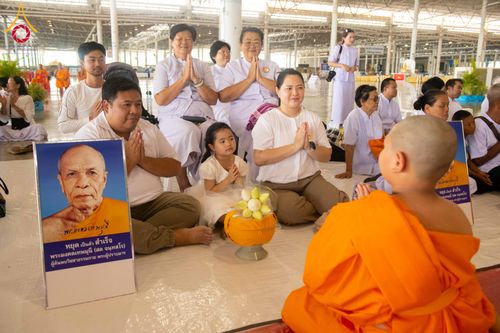 ภาพ No.319581:วันเสาร์ที่ 4 เมษายน พ.ศ.2569 พิธีขอขมา มอบผ้าไตร และถวายบาตรแด่นาคธรรมทายาท ในโครงการบรรพชาสามเณรฟื้นฟูพระพุทธศาสนาทั่วไทย โครงการหน่อแก้วเปรียญธรรม รุ่นที่ 14 โครงการสามเณรยุวธรรมทายาท รุ่นที่ 34 โครงการสามเณรมัชฌิมธรรมทายาท รุ่นที่ 30 ณ สภาธรรมกายสากล