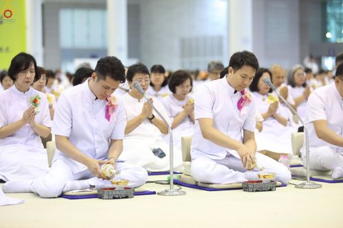 ภาพ No.240924:วันพุธที่ 27 สิงหาคม พ.ศ. 2568 พิธีทอดผ้าป่าเพื่อสร้างอาคาร  82 ปี หลวงพ่อธัมมชโย สมทบกฐินวัดพระธรรมกาย และกฐิน 30,000 วัดทั่วประเทศ ครั้งที่ 1