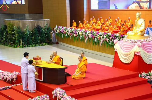 ภาพ No.160355:พิธีทอดผ้าป่าสมทบกฐินวัดพระธรรมกาย และสมทบกฐิน 30,000 วัดทั่วไทย ครั้งที่ 3 ณ สภาธรรมกายสากล วัดพระธรรมกาย วันพฤหัสบดีที่ 10 ตุลาคม พ.ศ. 2567