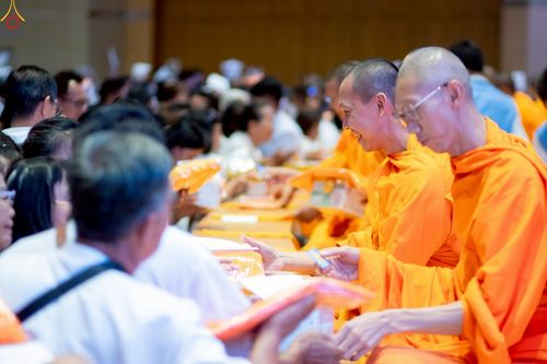 ภาพ No.242468:วันที่ ๒๙ - ๓๑ สิงหาคม พ.ศ. ๒๕๖๘ สัมมนารวมใจผู้นำบุญ บูชาธรรม ๘๑ ปี  หลวงพ่อธัมมชโย รุ่นที่ ๒ กฐินสามัคคีทั่วไทย ๓๐,๐๐๐ วัด โครงการอุปสมบทบูชาธรรมมหาปูชนียาจารย์  ๓,๐๐๐ รูป