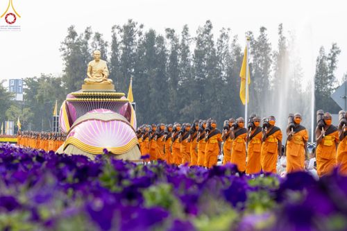 ภาพ No.120247:พิธีต้อนรับพระธรรมยาตรา ในโครงการธรรมยาตรา กตัญญูบูชา มหาปูชนียาจารย์ พระมงคลเทพมุนี(สด จนฺทสโร) พระผู้ปราบมาร อนุสรณ์สถาน 7 แห่ง ปีที่ 12 วันที่ 28 มกราคม พ.ศ. 2567 ณ วัดพระธรรมกาย จ.ปทุมธานี