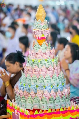 ภาพ No.83033:พิธีตักบาตร ณ บ้านแก้วเรือนทองคุณยายอาจารย์ฯ พิธีบูชาข้าวพระ ณ สภาธรรมกายสากล วัดพระธรรมกาย ในวันอาทิตย์ต้นเดือนที่ 2 ก.ค. พ.ศ.2566