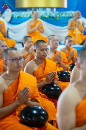 ภาพ No.342911:วันอาทิตย์ที่ 9 สิงหาคม พ.ศ.2569 พิธีตักบาตรฉลองพระใหม่ โครงการบรรพชาและอุปสมบทหมู่ รุ่นเข้าพรรษา ณ มหารัตนวิหาคด คอร์ 26 วัดพระธรรมกาย
