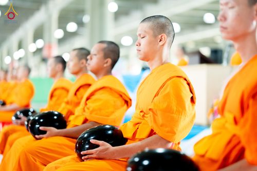 ภาพ No.336077:วันที่ 20 มิถุนายน พ.ศ. 2569 พิธีตักบาตรฉลองพระใหม่ โครงการอุปสมบทธรรมทายาทอุดมศึกษา รุ่นที่ 53