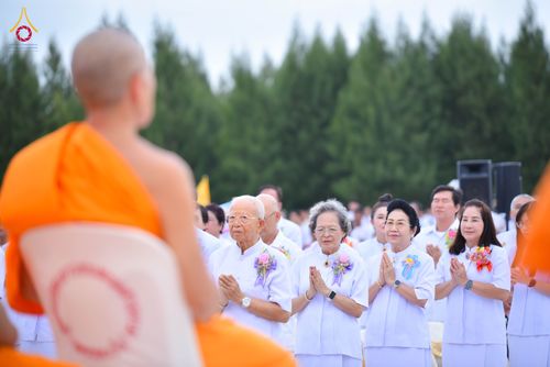 ภาพ No.346615:วันอาทิตย์ที่ 30 สิงหาคม พ.ศ.2569 พิธีทอดผ้าป่า สวดธรรมจักรกัปปวัตนสูตรกลั่นแผ่นดินโปรยรัตนชาติ  สถาปนาองค์พระเจดีย์เพื่อสร้างสันติภาพโลก  ณ ศูนย์ปฏิบัติธรรมพนมสารคาม (เพชรตะวัน) จังหวัดฉะเชิงเทรา