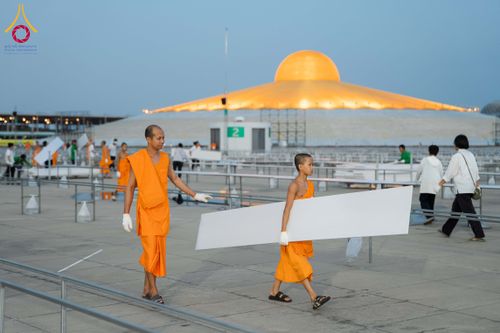 ภาพ No.326450:วันที่ 26 -27 เมษาบน พ.ศ.2569 การเก็บงานแผ่นหน้าโต๊ะที่ลานธรรม งานถวายมหาสังฆทาน 40,000 กว่าวัดทั่วประเทศ ณ ลานธรรม วัดพระธรรมกาย