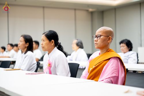 ภาพ No.325584:วันที่ 24 เมษายน พ.ศ.2569 หลวงพ่อทัตตชีโว รองเจ้าอาวาสวัดพระธรรมกาย ถวายการต้อนรับและปฏิสันถารคณะสงฆ์เมียนมาร์