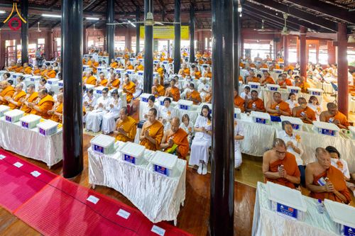 ภาพ No.303359:วันที่ 23 มกราคม พ.ศ. 2569 พิธีเจริญพุทธมนต์ปฏิบัติธรรม มอบทุนการศึกษา  ถวายสังฆทาน 109 วัด เพื่อถวายเป็นพุทธบูชา เพื่อขับเคลื่อนโครงการหมู่บ้านรักษาศีล 5 โดยคณะสงฆ์จังหวัดนครปฐม คณะศิษยานุศิษย์วัดพระธรรมกาย โครงการธรรมยาตรา ปีที่ 14 ณ วัดบางปลา อำเภอบาง