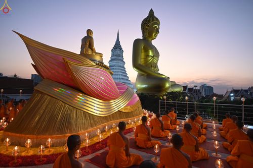 ภาพ No.302916:วันที่ 24 มกราคม พ.ศ. 2569 พิธีจุดประทีปธรรมถวายเป็นพุทธบูชา  และบูชาธรรมมหาปูชนียาจารย์  ณ อาคารธรรมยาตรา กตัญญูบูชามหาปูชนียาจารย์  ตรงข้ามวัดปากน้ำภาษีเจริญ จ.กรุงเทพมหานคร ในโครงการธรรมยาตรา กตัญญูบูชา มหาปูชนียาจารย์ พระมงคลเทพมุนี(สด จนฺทสโร) พระผู