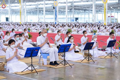 ภาพ No.78933:พิธีตักบาตร ข้าวสารอาหารแห้ง พิธีบูชาข้าวพระ ในวันอาทิตย์ต้นเดือนที่ 2 เมษายน พ.ศ. 2566