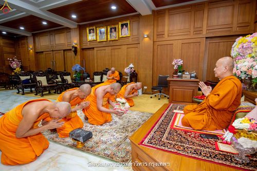 ภาพ No.342149:วันศุกร์ที่ 31 กรกฎาคม พ.ศ.2569 พระภิกษุวัดพระธรรมกาย ทำวัตรพระผู้ใหญ่เนื่องในวันเข้าพรรษา