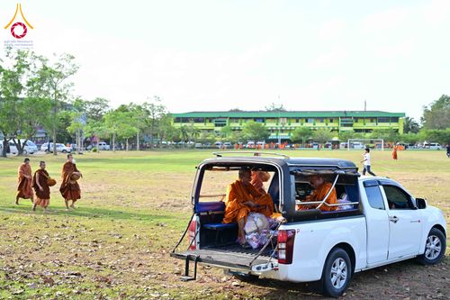 ภาพ No.281550:วันอาทิตย์ที่ 28 ธันวาคม พ.ศ.2568 ตักบาตรพระ 1000 รูป ปีที่ 1 ทำบุญเมืองสตูลส่งท้ายปี ณ หน้าโรงเรียนสตูลวิทยา จ.สตูล