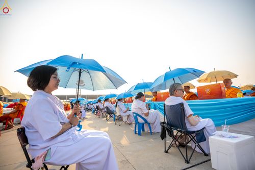 ภาพ No.324177:วันที่ 22 เมษายน พ.ศ.2569 (วันคุ้มครองโลก) พิธีถวายมหาสังฆทาน 40,000 กว่าวัดทั่วประเทศ ณ ลานธรรม พระมหาธรรมกายเจดีย์ วัดพระธรรมกาย