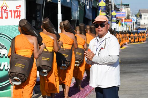 ภาพ No.105872:V.2 ทุ่มเท การเตรียมงาน เก็บงาน การรับบุญของเจ้าหน้าที่หน่วยงานต่างๆ เพื่อโครงการธรรมยาตรา กตัญญูบูชามหาปูชนียาจารย์ พระมงคลเทพมุนี (สด จนฺทสโร) พระผู้ปราบมาร อนุสรณ์สถาน 7 แห่ง ปีที่ 12 ระหว่างวันที่ 2 - 31 มกราคม พ.ศ.2567