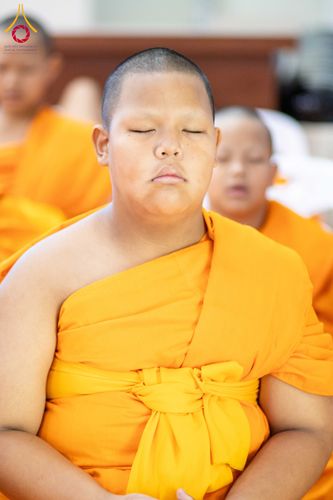 ภาพ No.321835:วันที่ 12 เมษายน พ.ศ.2569 ตักบาตรสงกรานต์ฉลองสามเณรใหม่  ณ ศูนย์ปฏิบัติธรรมระยอง(บ้านช่องลม)