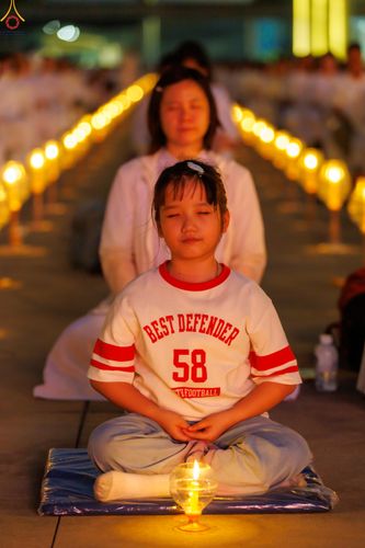 ภาพ No.308083:วันที่ 31 มกราคม พ.ศ. 2569 พิธีจุดประทีปธรรมถวายเป็นพุทธบูชา  และบูชาธรรมมหาปูชนียาจารย์ (ภาพชุดที่ 3) ณ วัดพระธรรมกาย ปทุมธานี ในโครงการธรรมยาตรา กตัญญูบูชา มหาปูชนียาจารย์ พระมงคลเทพมุนี(สด จนฺทสโร) พระผู้ปราบมาร อนุสรณ์สถาน 7 แห่ง ปีที่ 14