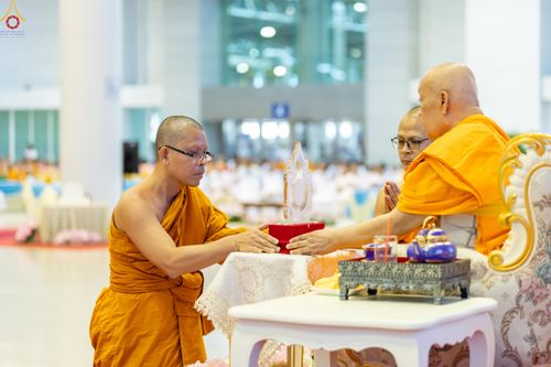 ภาพ No.342225:วันอาทิตย์ที่ 2 สิงหาคม พ.ศ.2569 พิธีมุทิตาสักการะพระภิกษุ  ผู้สอบได้เปรียญธรรม 9 ประโยค ระดับโลก ปีที่ 38, พิธีมอบโล่เกียรติยศ และทุนการศึกษา สำนักเรียนบาลีดีเด่นทั่วประเทศ ณ สภาธรรมกายสากล วัดพระธรรมกาย