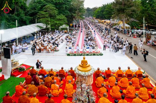 ภาพ No.285930:วันเสาร์ที่ 13 ธันวาคม พ.ศ.2568 พิธีตักบาตรพระภิกษุสามเณร 1,000 รูป ณ บริเวณหน้าอุทยานแห่งชาติเขาใหญ่ อำเภอปากช่อง จ.นครราชสีมา