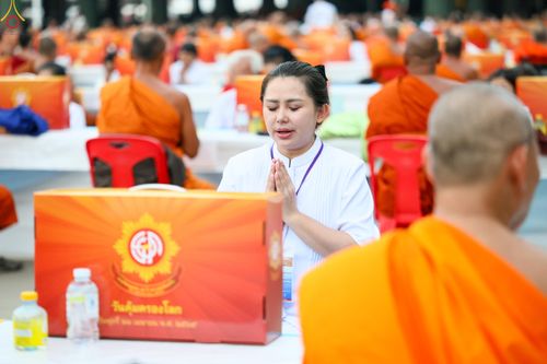 ภาพ No.324675:วันที่ 22 เมษายน พ.ศ.2569 (วันคุ้มครองโลก) บรรยากาศสาธุชน ในงานถวายมหาสังฆทาน 40,000 กว่าวัดทั่วประเทศ ณ ลานธรรม วัดพระธรรมกาย