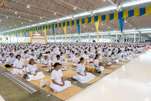 ภาพ No.337867:วันอาทิตย์ต้นเดือน 5 กรกฎาคม พ.ศ.2569 พิธีบูชาข้าวพระ ณ สภาธรรมกายสากล วัดพระธรรมกาย