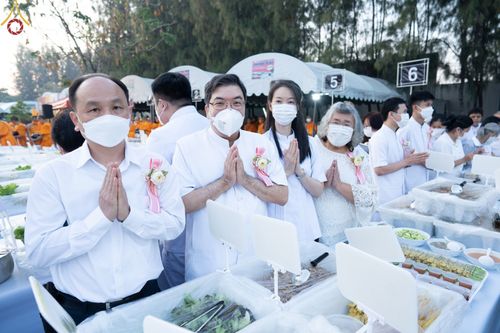 ภาพ No.71481:พิธีถวายภัตตาหารเป็นสังฆทาน แด่คณะพระธรรมยาตราฯ ในโครงการธรรมยาตรากตัญญูบูชา มหาปูชนียาจารย์ พระมงคลเทพมุนี(สด จนฺทสโร) พระผู้ปราบมาร อนุสรณ์สถาน 7 แห่ง ปีที่ 11 วันที่ 16 มกราคม พ.ศ. 2566