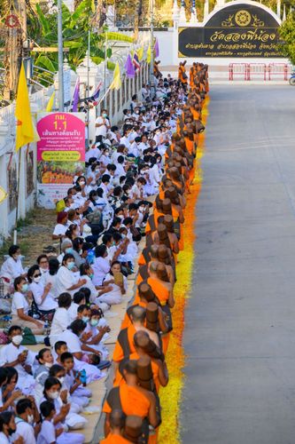 ภาพ No.70715:พิธีต้อนรับพระธรรมยาตรา ในโครงการธรรมยาตรากตัญญูบูชา มหาปูชนียาจารย์ พระมงคลเทพมุนี(สด จนฺทสโร) พระผู้ปราบมาร อนุสรณ์สถาน 7 แห่ง ปีที่ 11 วันที่ 14 มกราคม พ.ศ. 2566 ณ อนุสรณ์สถานลำดับที่ 3 สถานที่เกิดในเพศสมณะ วัดสองพี่น้อง อ.สองพี่น้อง จ.สุพรรณบุรี