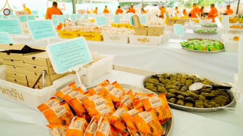 ภาพ No.71035:พิธีถวายภัตตาหารเป็นสังฆทาน แด่คณะพระธรรมยาตราฯ ในโครงการธรรมยาตราฯ ปีที่ 11 ณ อนุสรณ์สถานคลองบางนางแท่น อ.สามพราน จ.นครปฐม วันที่ 13 มกราคม พ.ศ. 2566