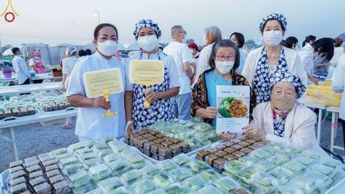 ภาพ No.73904:พิธีถวายภัตตาหารเป็นสังฆทาน แด่คณะพระธรรมยาตราฯ ในโครงการธรรมยาตรากตัญญูบูชา มหาปูชนียาจารย์ พระมงคลเทพมุนี(สด จนฺทสโร) พระผู้ปราบมาร อนุสรณ์สถาน 7 แห่ง ปีที่ 11 วันที่ 23 มกราคม พ.ศ. 2566