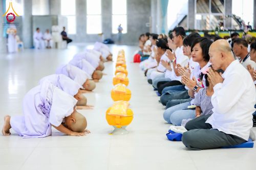 ภาพ No.317474:วันอาทิตย์ ที่ 29 มีนาคม พ.ศ.2569  พิธีปลงผม , พิธีขอขมามอบบาตรและผ้าไตร , พิธีบรรพชา ณ ศูนย์ปฏิบัติธรรมสมุทรปราการ จำนวน 42 รูป