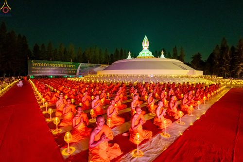 ภาพ No.292170:วันที่ 10 มกราคม พ.ศ. 2569 พิธีจุดประทีปถวายเป็นพุทธบูชา และบูชาธรรมมหาปูชนียาจารย์  ณ อนุสรณ์สถานคลองบางนางแท่น อ.สามพราน จ.นครปฐม ในโครงการธรรมยาตรา กตัญญูบูชา มหาปูชนียาจารย์ พระมงคลเทพมุนี(สด จนฺทสโร) พระผู้ปราบมาร อนุสรณ์สถาน 7 แห่ง ปีที่ 14