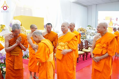 ภาพ No.315885:วันพฤหัสบดีที่ 26 มีนาคม พ.ศ. 2569 พิธีบำเพ็ญกุศล คุณพ่อณรงค์ จินตมากุล  สิริอายุ 99 ปี 11 เดือน โยมบิดา พระครูปลัดรัตนวีรวัฒน์ (รังสฤษดิ์ อิทฺธิจินตโก) ที่ปรึกษาเจ้าคณะจังหวัดปทุมธานี เจ้าอาวาสวัดพระธรรมกาย  ณ ห้องปลูกศรัทธา 2 วัดพระธรรมกาย ปทุมธานี