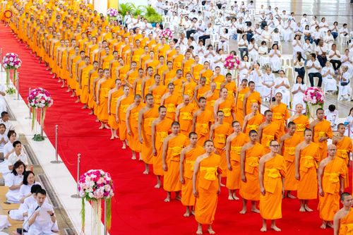 ภาพ No.338985:วันอาทิตย์ที่ 12 กรกฎาคม พ.ศ.2569 พิธีมุทิตาผู้สอบได้เปรียญธรรม ประโยค 1-2 ถึง ป.ธ.9 และ บ.ศ.1-2 ถึง บ.ศ.6 สำนักศาสนศึกษาวัดพระธรรมกาย ประจำปี 2569, พิธีมอบตราตั้งแต่งตั้งอาจารย์ใหญ่ สำนักศาสนศึกษาวัดพระธรรมกาย
