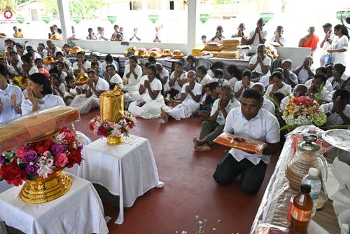 ภาพ No.278689:วันที่ 30 ตุลาคม พ.ศ.2568 กฐินสมทบต่างประเทศ โดยคณะศิษยานุศิษย์ บูชาธรรม 81 ปี หลวงพ่อธัมมชโย ณ วัดศรีสุดาสนะ รังกุต วิหาร ประเทศศรีลังกา