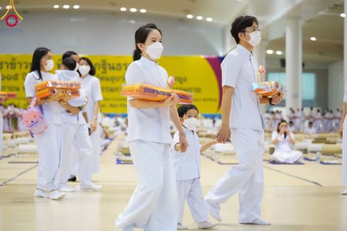 ภาพ No.92291:พิธีทอดกฐินธรรมชัยเพื่อสร้างอาคาร 115 ปี คุณยายอาจารย์มหารัตนอุบาสิกาจันทร์ ขนนกยูง อาทิตย์ต้นเดือนที่ 5 พฤศจิกายน พ.ศ. 2566 ณ วัดพระธรรมกาย จ.ปทุมธานี