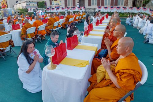 ภาพ No.332747:วันอาทิตย์ที่ 31 พฤษภาคม พ.ศ. 2569 วันวิสาขบูชา ณ วัดพระธรรมกายแคลิฟอร์เนีย  ประเทศสหรัฐอเมริกา