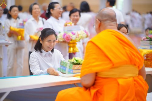 ภาพ No.329084:วันอาทิตย์ที่ 17 พฤษภาคม พ.ศ.2569 พิธีร่วมบุญการศึกษาพระภิกษุสามเณร (หนังสือบาลี นักธรรม ทางก้าวหน้า World-Pec) ณ ห้องแก้วสารพัดนึก 2 วัดพระธรรมกาย